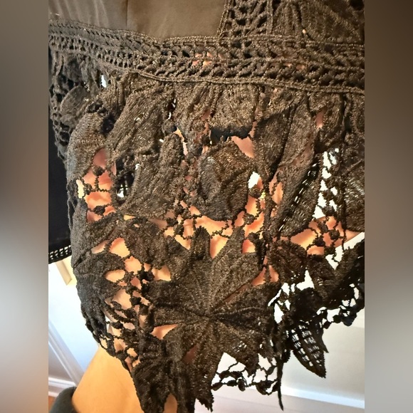 New Black lace zipper back blouse size Medium - Picture 3 of 7